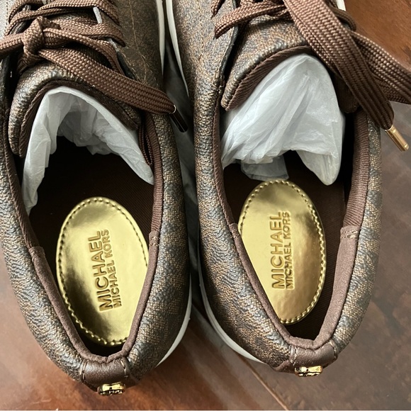 *NIB* Michael Kors Women's Keaton Logo Sneakers - Picture 3 of 9